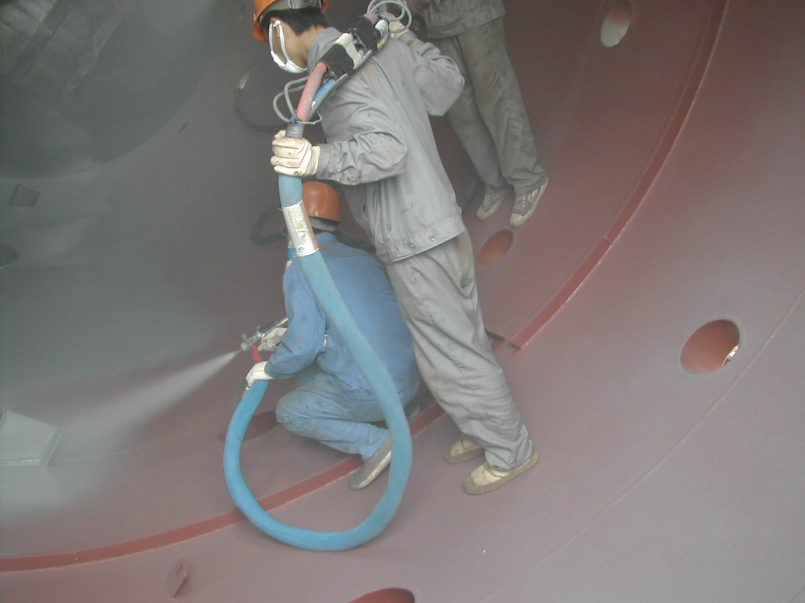 工业防腐涂料可以选择烟台鲁蒙喷涂聚脲防腐涂料