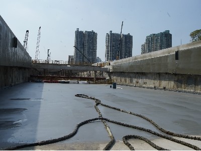 <i style='color:red'>鲁蒙喷涂聚脲防水涂料</i>施工时注意事项有哪些
